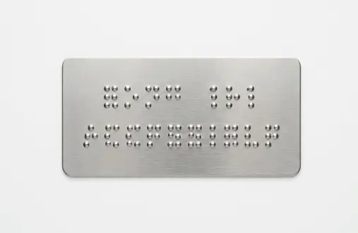 Placa de identificação em Braille